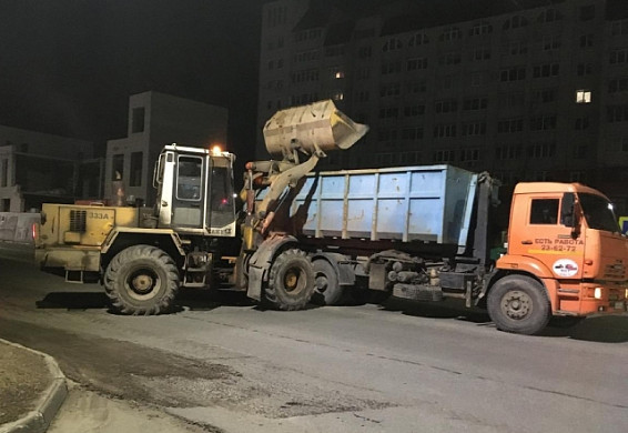 105 кубов сезонного смета вывез за смену доргорхоз из Иванова